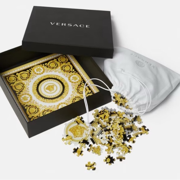 AUTHENTIC VERSACE BAROCCO PUZZLE MEDUSA.  🔥Host Pick🔥 - Picture 5 of 13